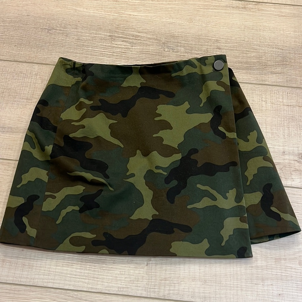 Alice and Olivia Camouflage print skirt